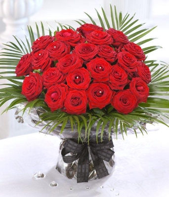 24 Freedom Red Roses